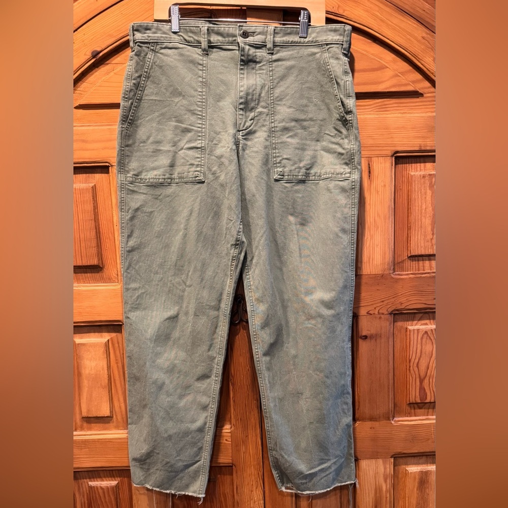 Men's (and women’s) Green Gap Cargo Frayed Hem Pants, Size 36